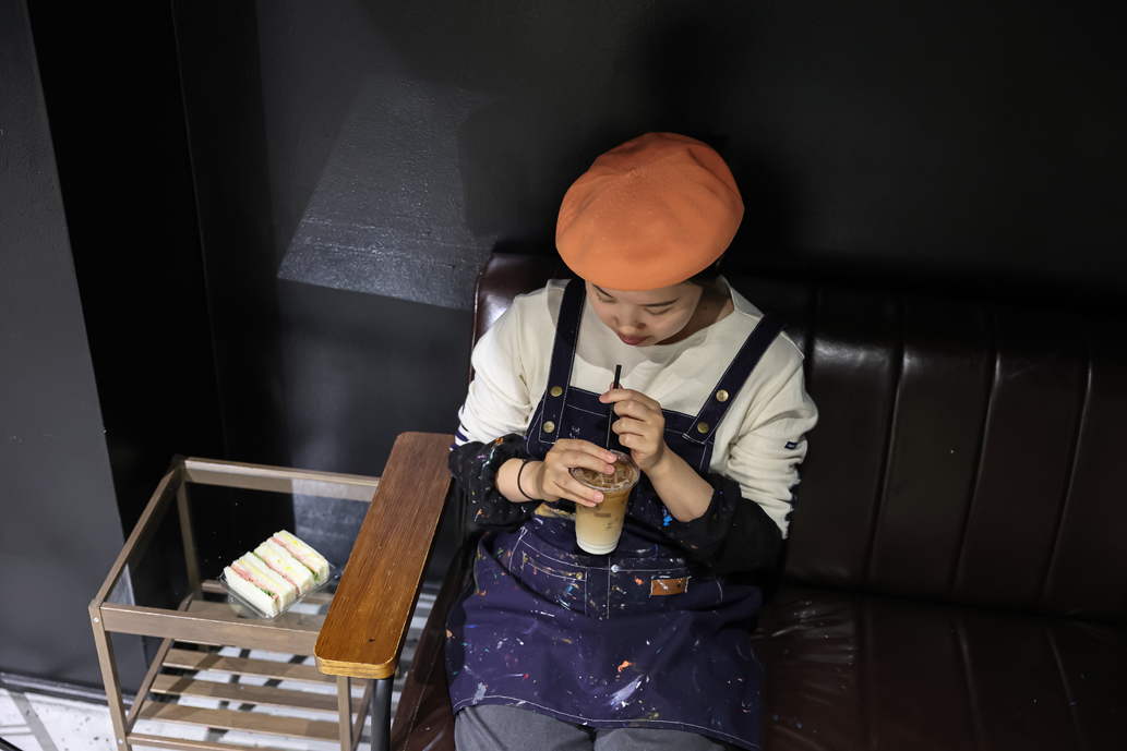 絵の続きを考えながらしばし休憩