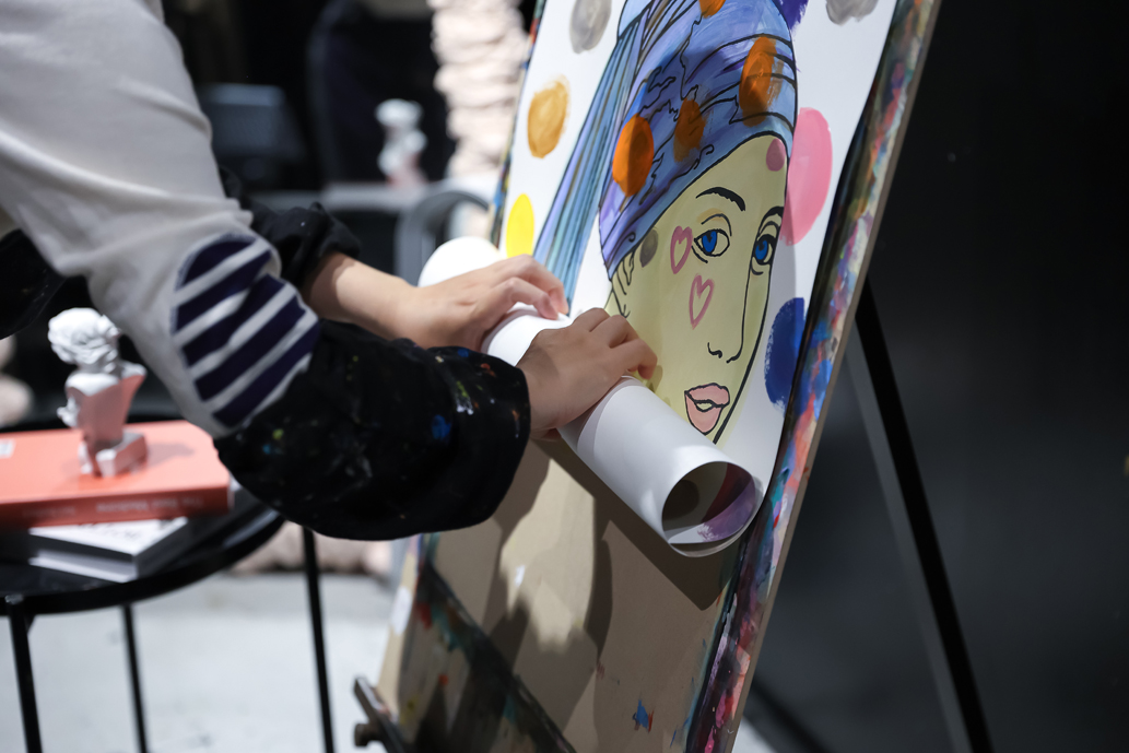 イーゼルにかけたまま巻くと丸めやすい