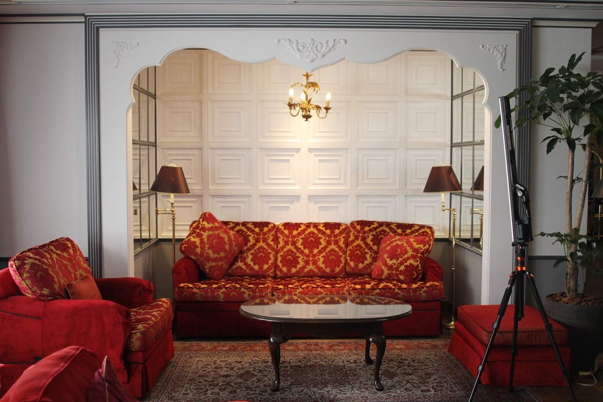 “女優ライト”を設置したソファスペースも