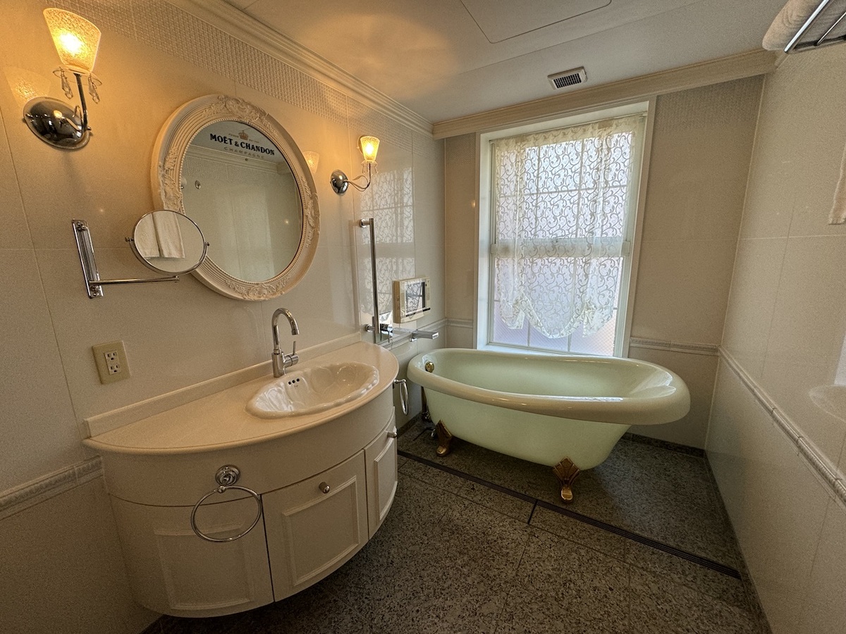 ネコ脚バスタブ