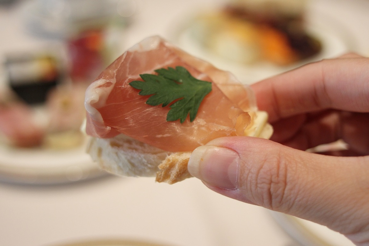 生ハムのタルティーヌ