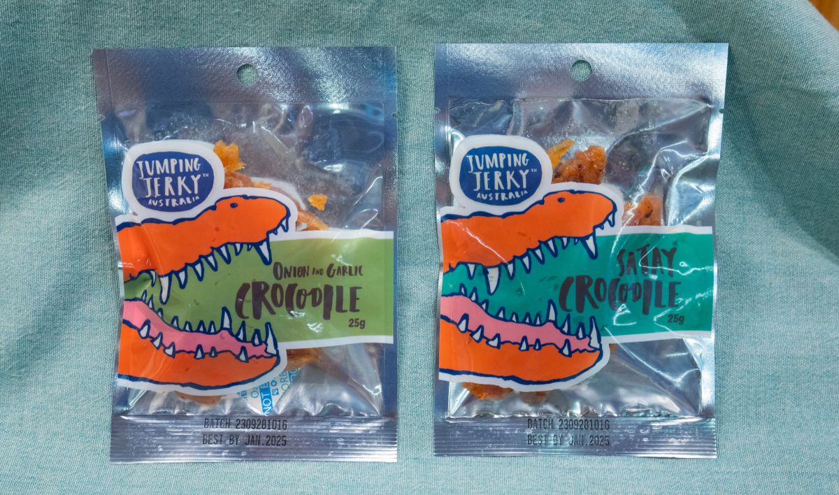 クロコダイルジャーキーA$11.95。ほかにビーフA$7.95やカンガルーA$8.95もある