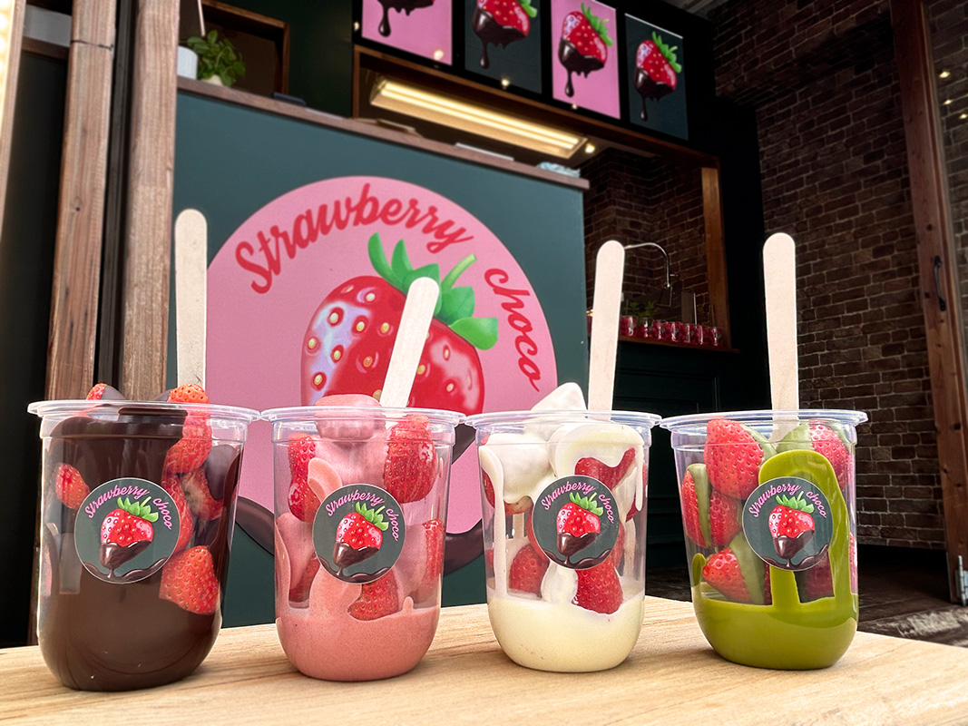 （左から）「ダークチョコレート」、「苺ミルクチョコレート」、「ホワイトチョコレート」、「抹茶チョコレート」各1300円