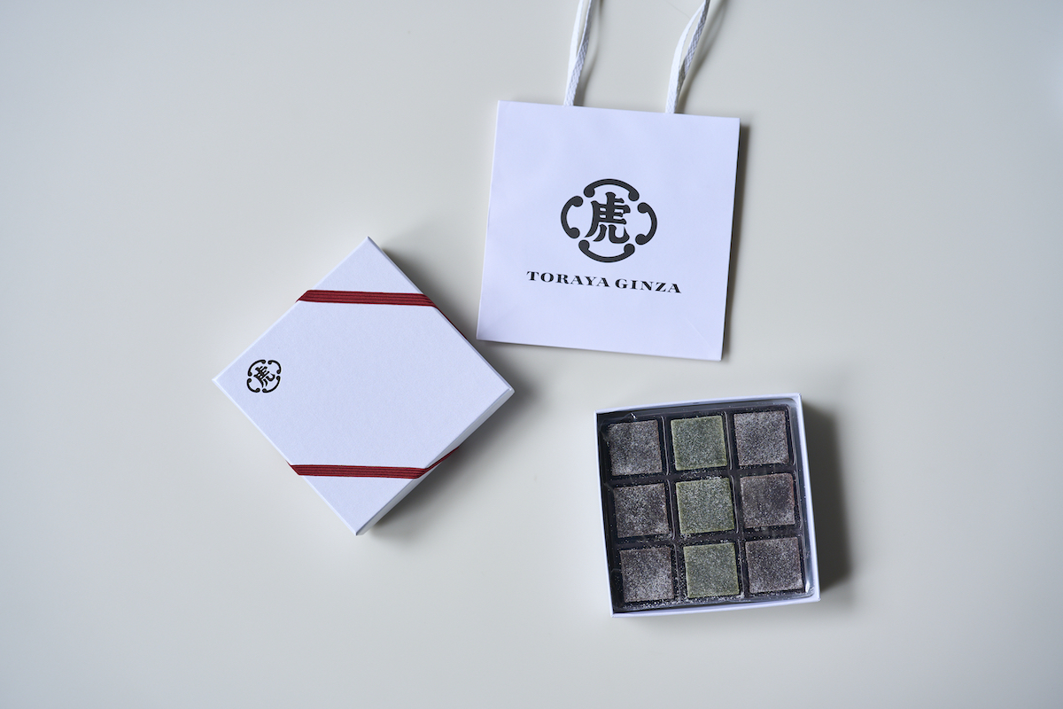 「ちぐさかん」2484円。左から、山椒、抹茶、あずき。専用ショッパー付き。