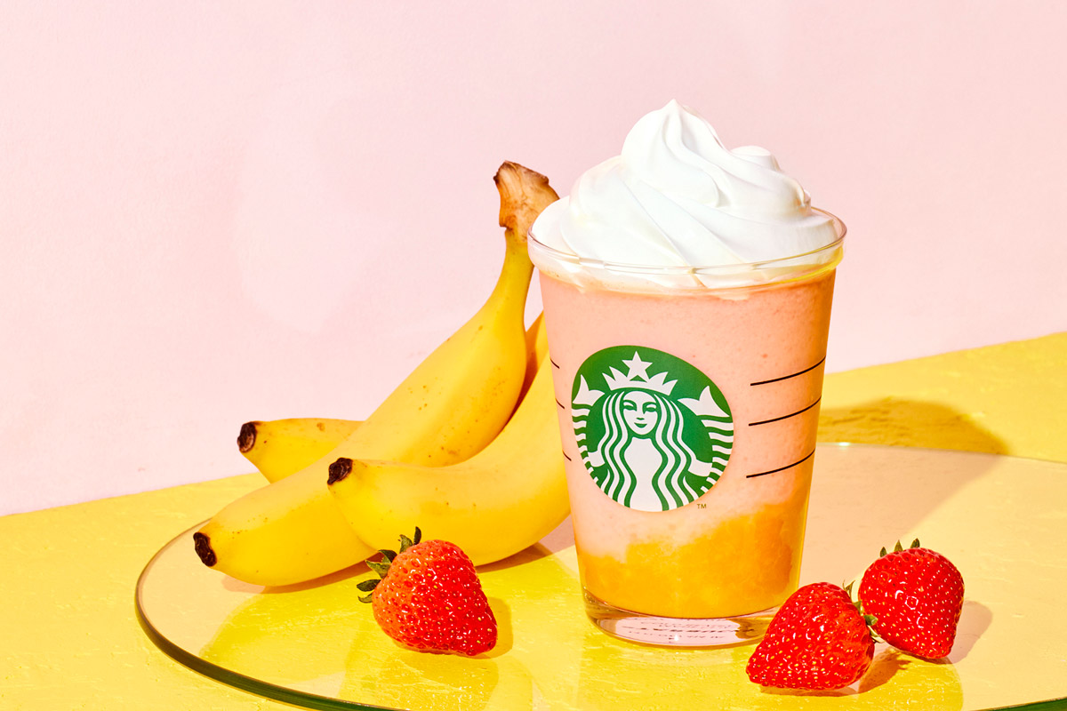 「イチゴ バナナ フラぺチーノ®」Tallサイズのみ、678円(持ち帰り)、690円(店内利用)