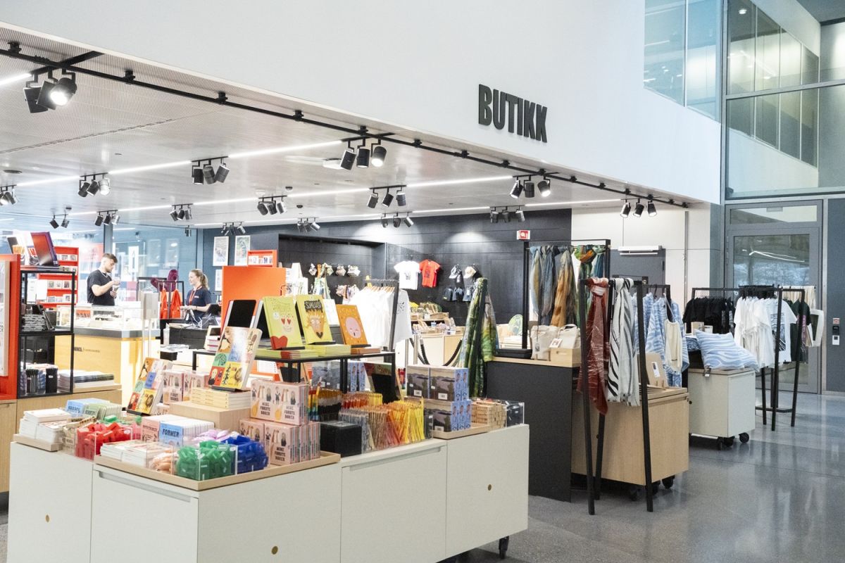 「ムンク」のショップは入場券なしでも利用できます