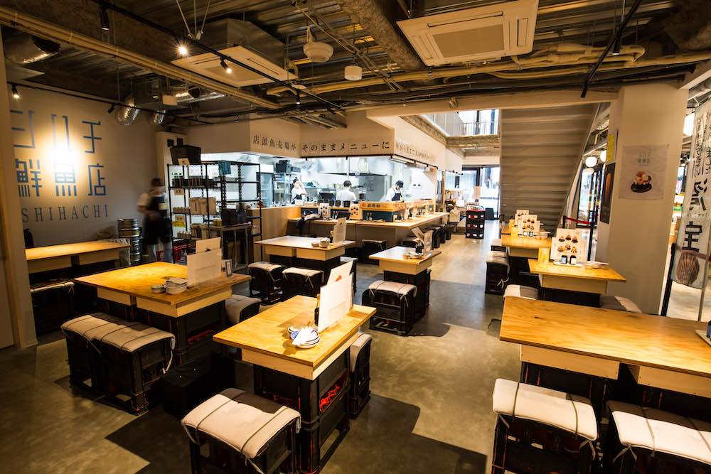 シハチ テーブル席