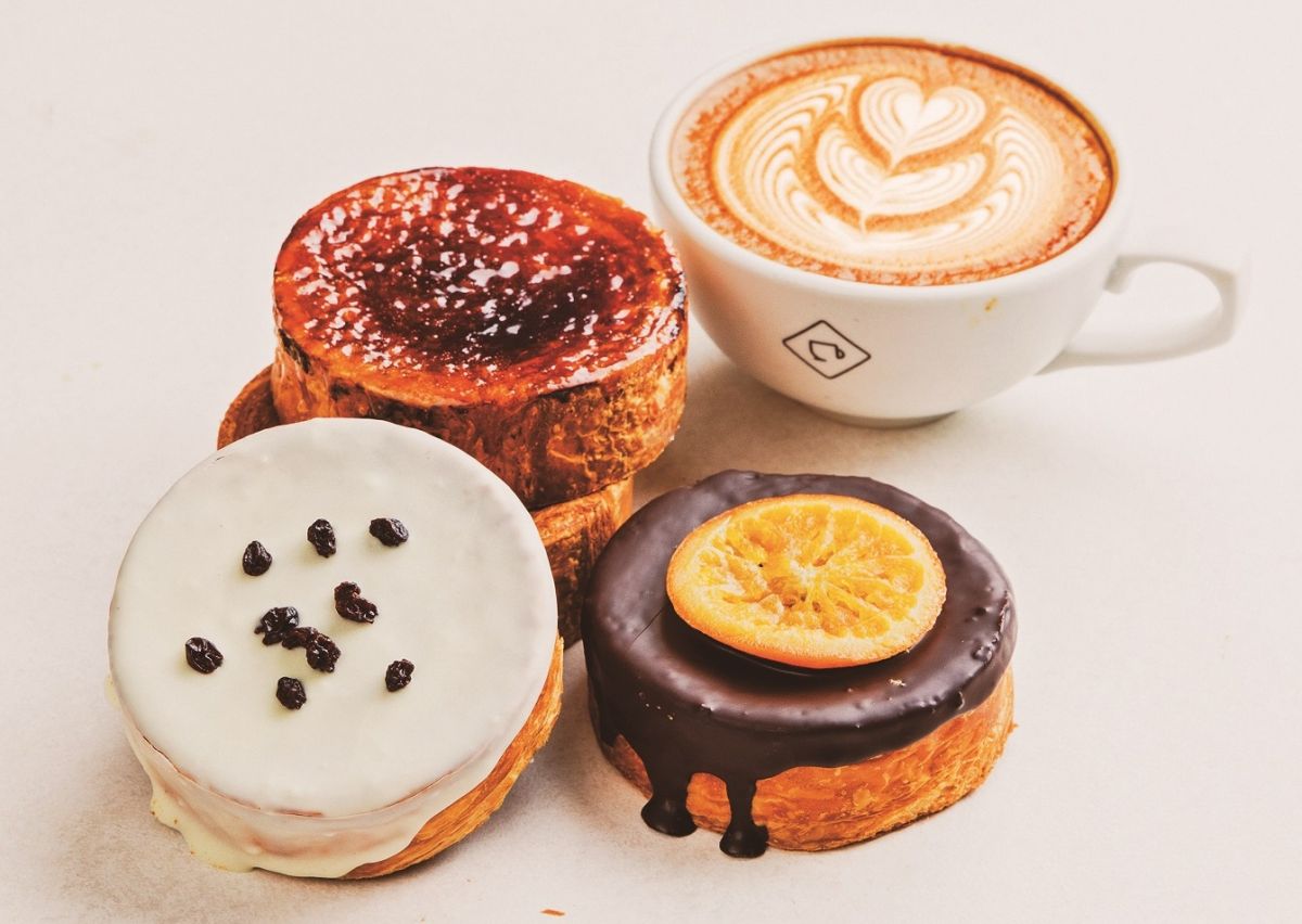 「サークロ」各387円～オランジェット（右）、ブリュレ（奥）、冬期限定販売の「ラムレーズン」（左）