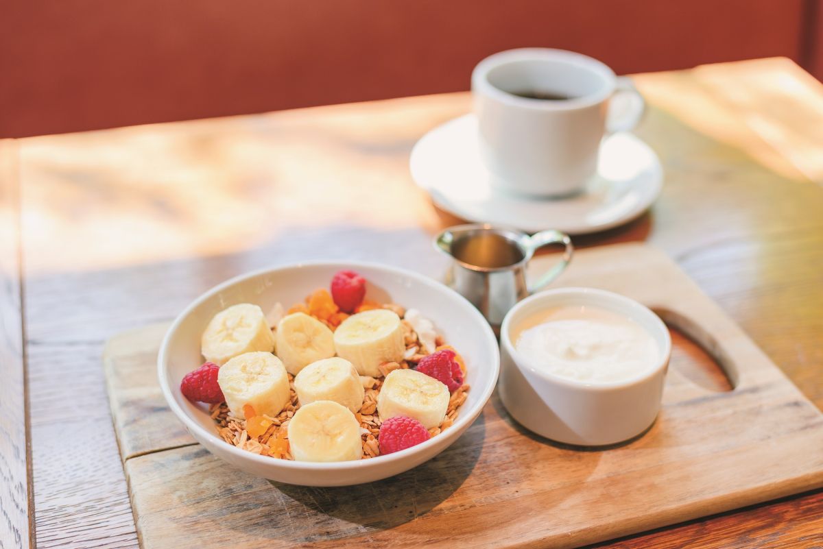 「ホームメイドグラノーラフレッシュフルーツ蜂蜜 ヨーグルト」1200円