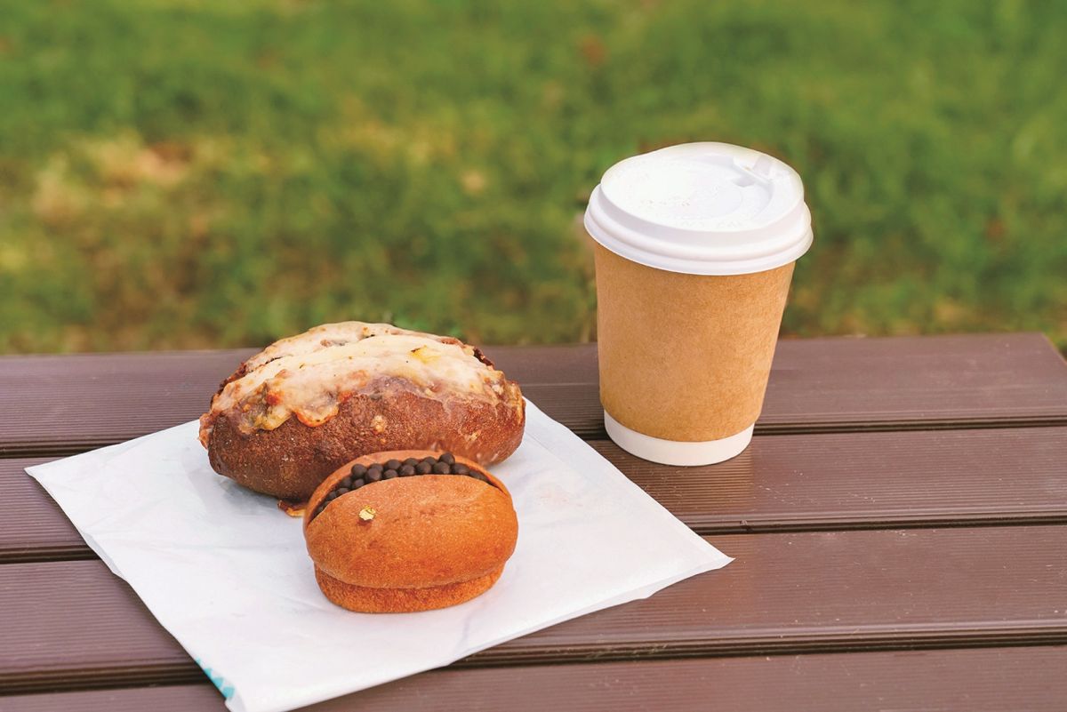 「クロッカンショコラ（手前）」422円、「ボロネーゼ（奥）」520円