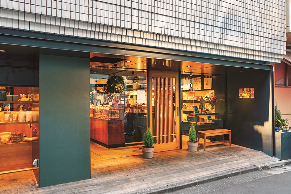 ショーケースに並ぶパンと焼きたての香りがお出迎え