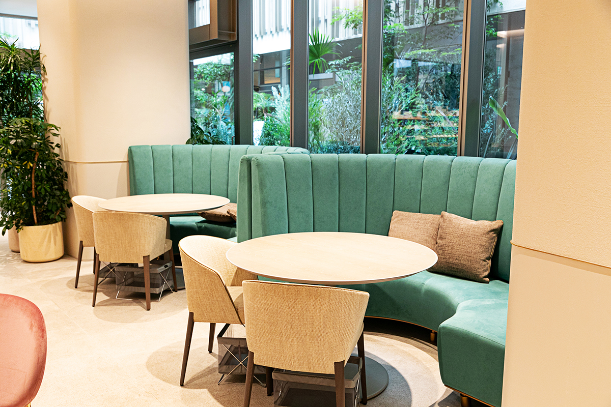 友達と訪れた際にはこちらのソファにも座ってみたい