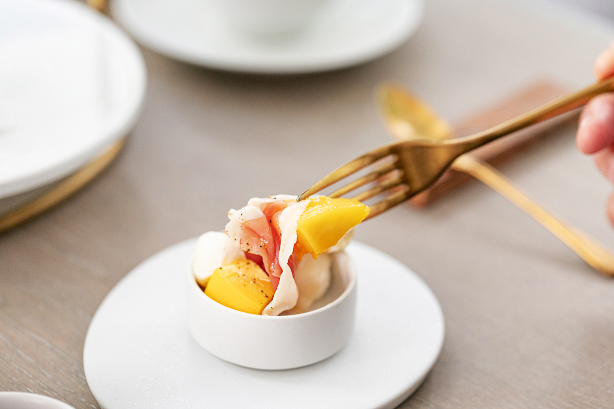 「マンゴーと生ハムのカプレーゼ」