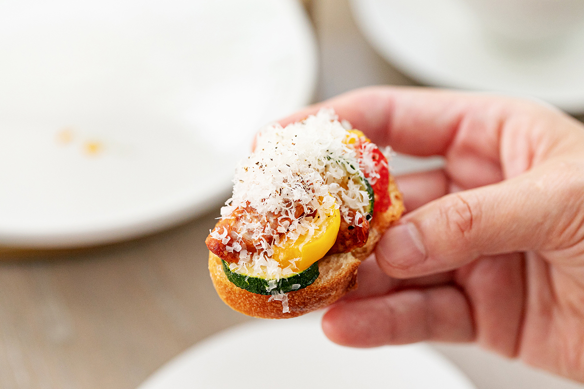 「夏野菜とチョリソーのブルスケッタ」