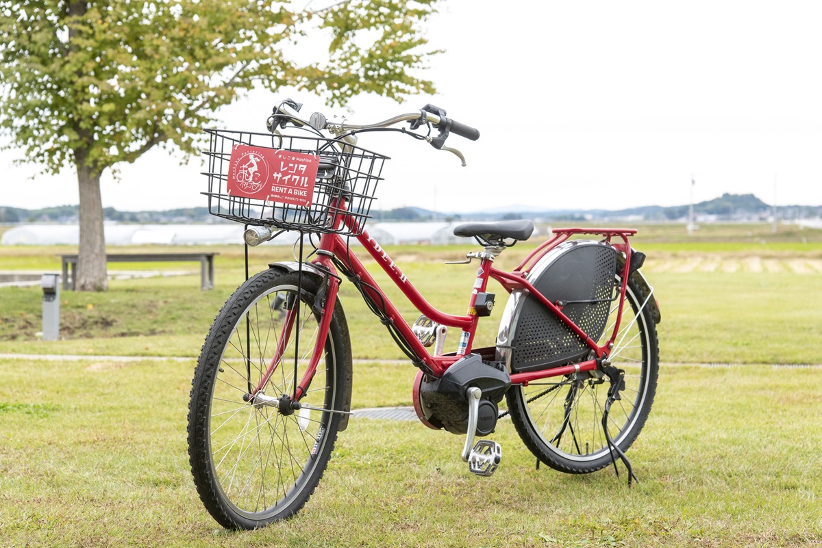 レンタルバイクの受付も行う。益子は自転車散歩にうってつけの町。電動アシスト付き000円～