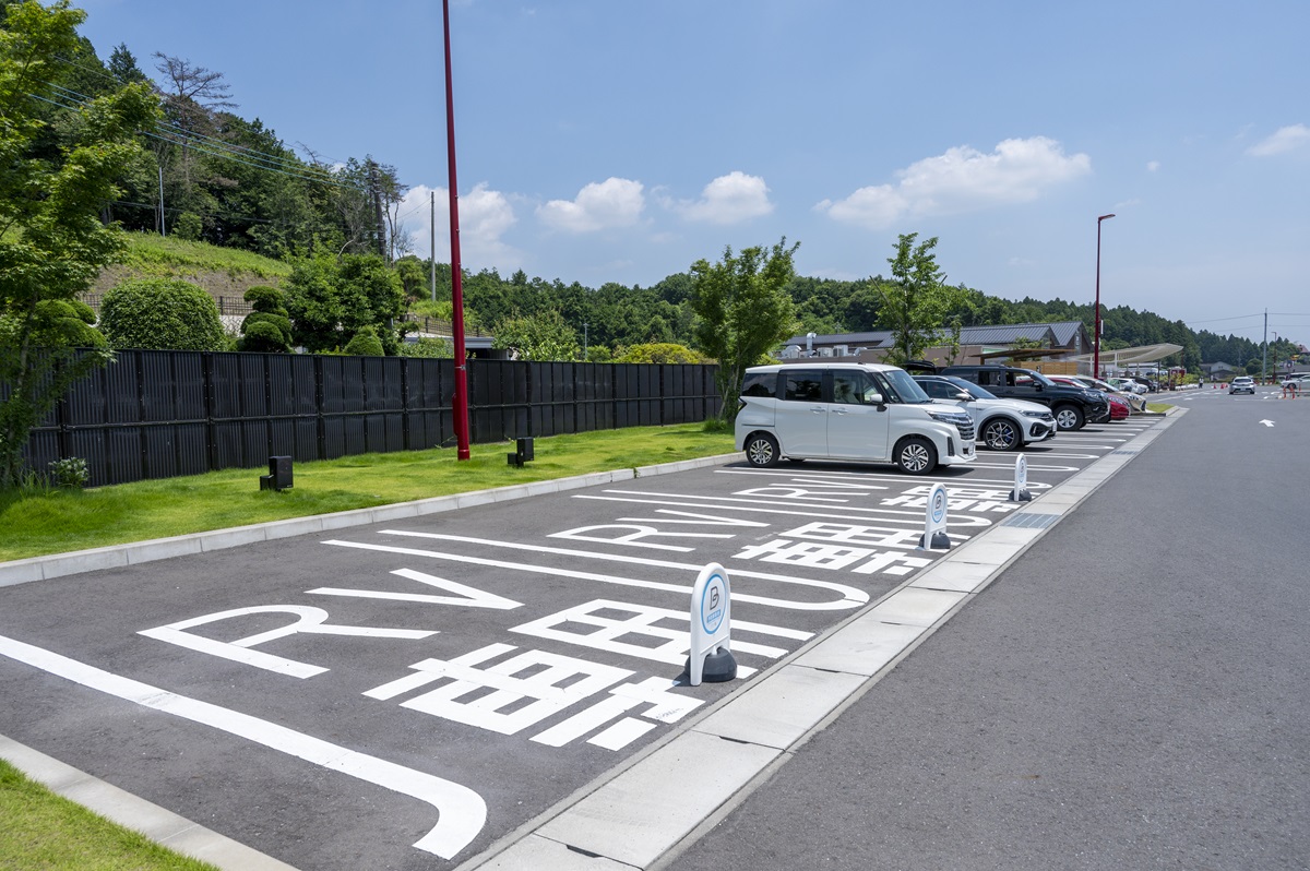 キャンピングカーやRV専用の駐車スペースもある