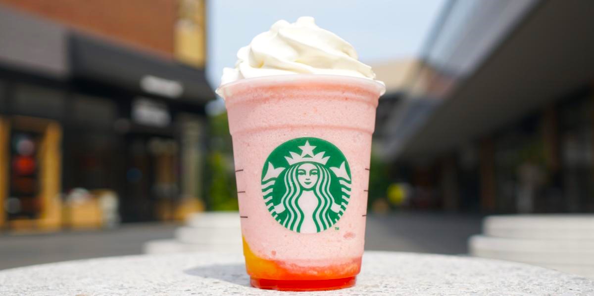 【スタバ新作・実食レポート】イチゴミルク×バナナ＝初夏の癒やし味！「イチゴ バナナ フラぺチーノ®」が発売。おすすめ無料カスタムも！