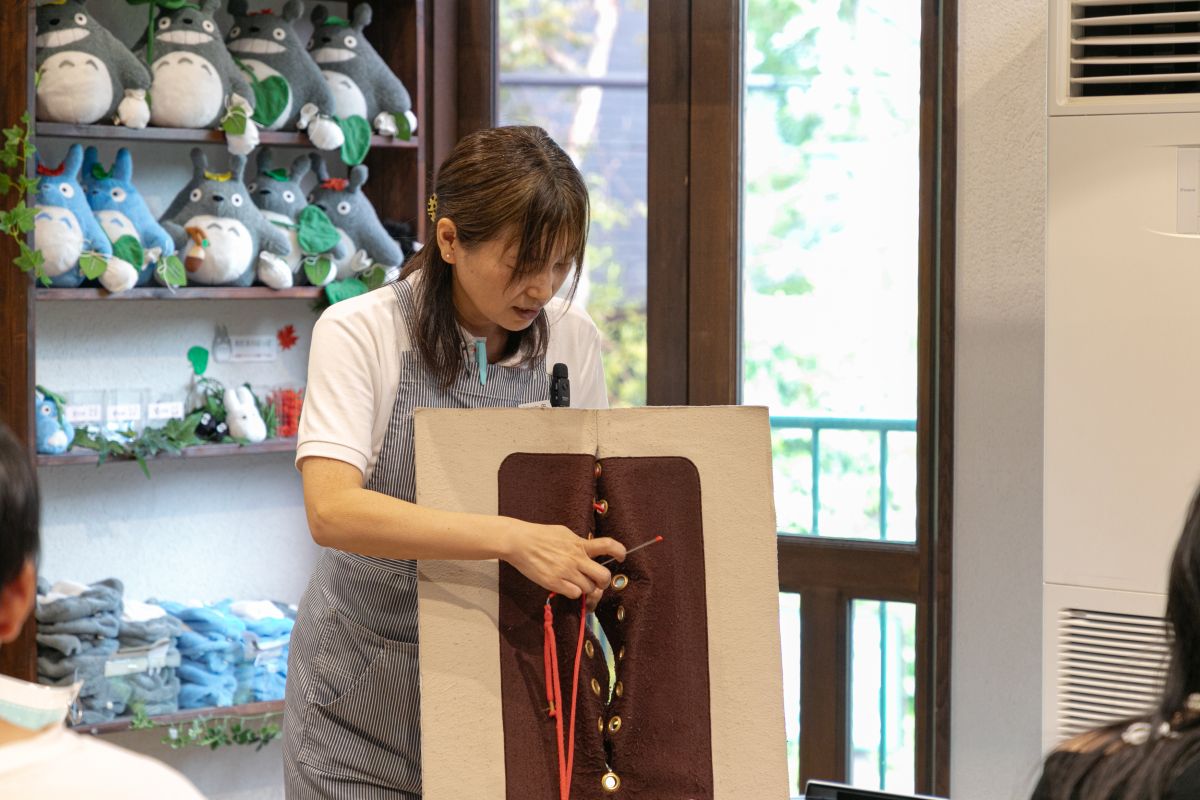 「伊豆テディベア・ミュージアム」トトロぬいぐるみ制作中