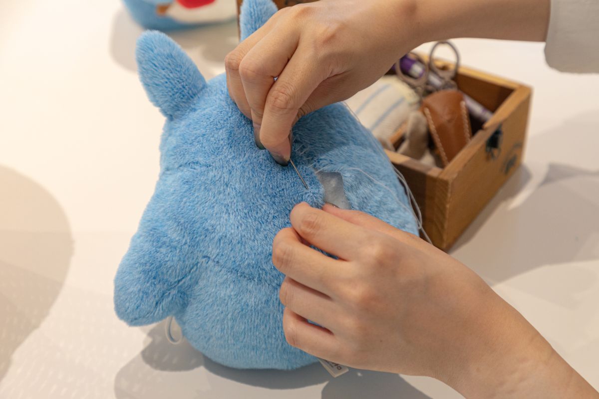 「伊豆テディベア・ミュージアム」トトロぬいぐるみ制作中