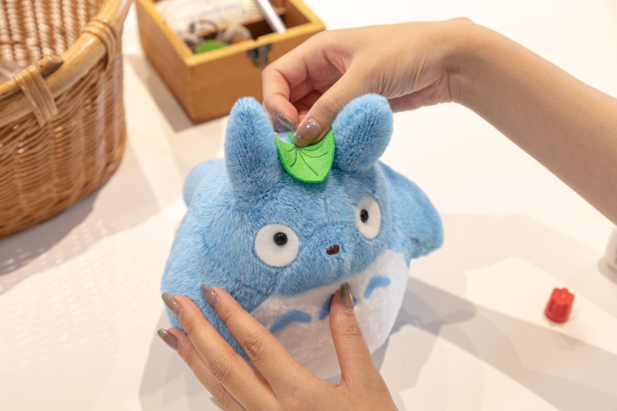 「伊豆テディベア・ミュージアム」トトロぬいぐるみ制作中