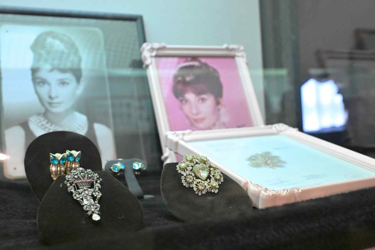 オードリー・ヘップバーンが愛用したブローチ