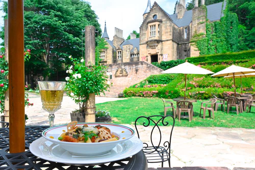 晴れた日はテラス席もおすすめ