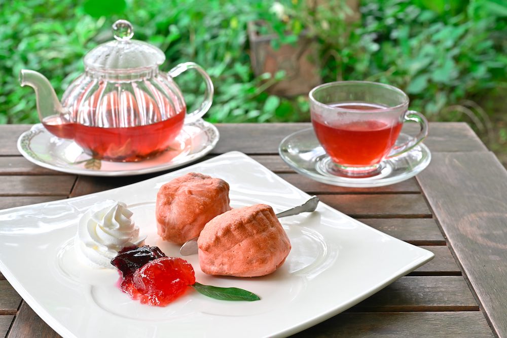 「自家製スコーン」600円、「オリジナルフルーツティー」750円