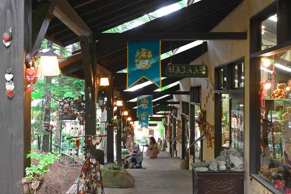 おみやげが揃う「ハートバザール」