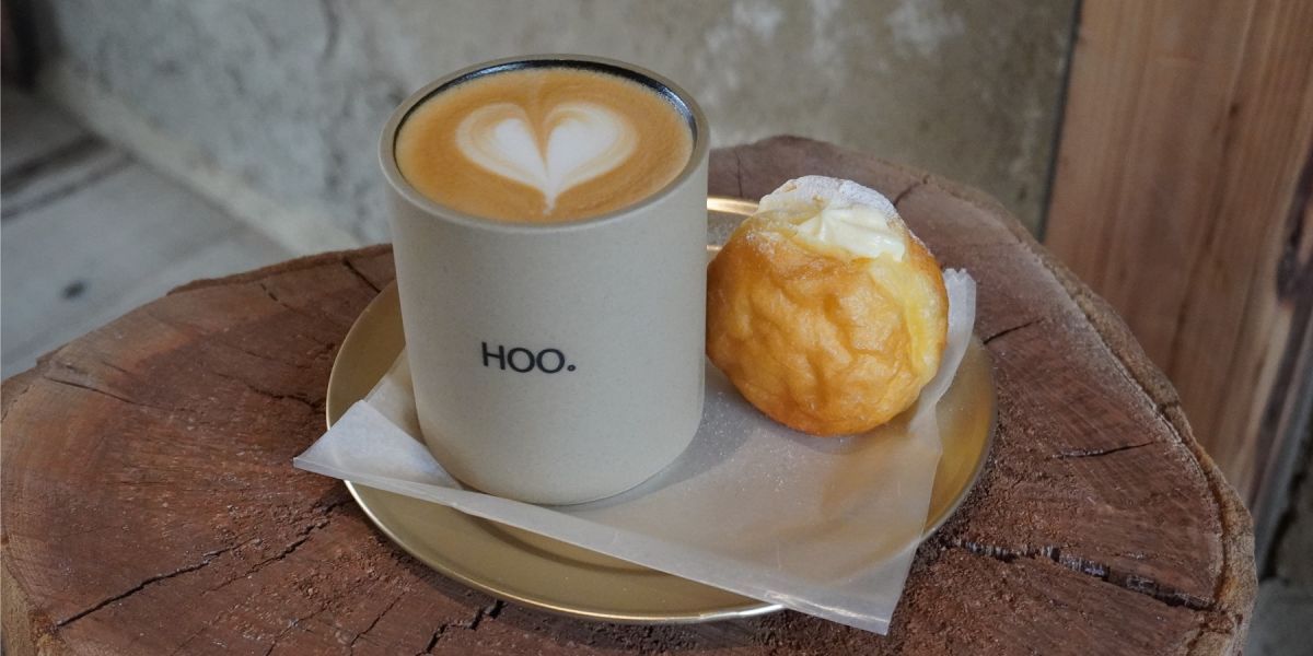 「ラテ」600円、「カスタードドーナッツ」350円