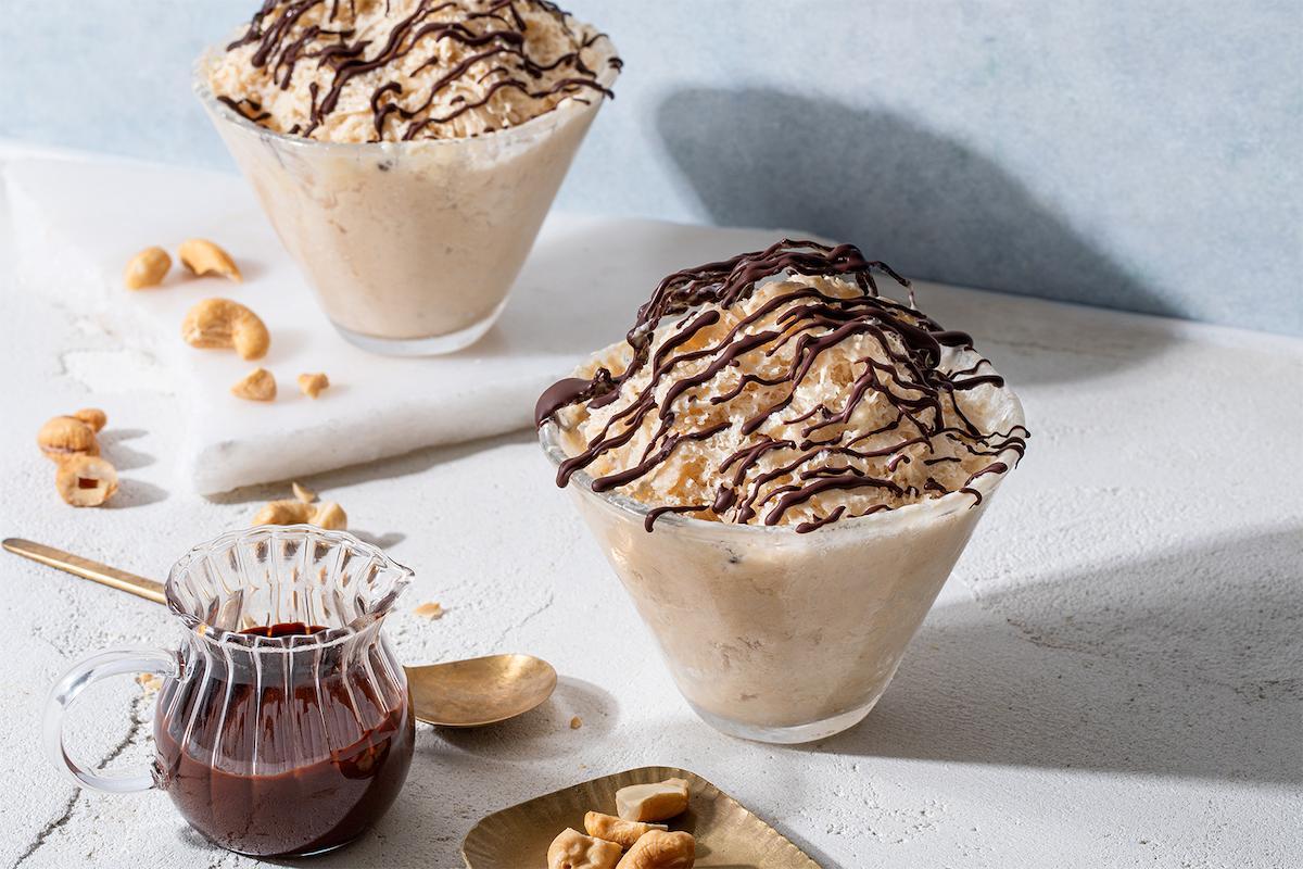 「パリパリカカオのかき氷」902円（テイクアウト886円）