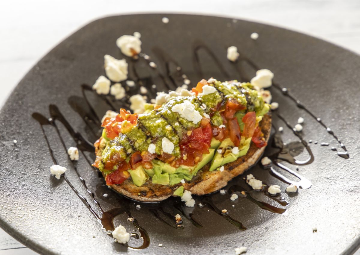 メディテレーニアン・アボカドトースト $10.95