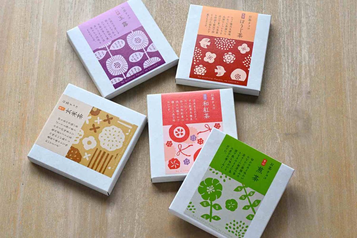 「お茶チョコ」1箱各490円