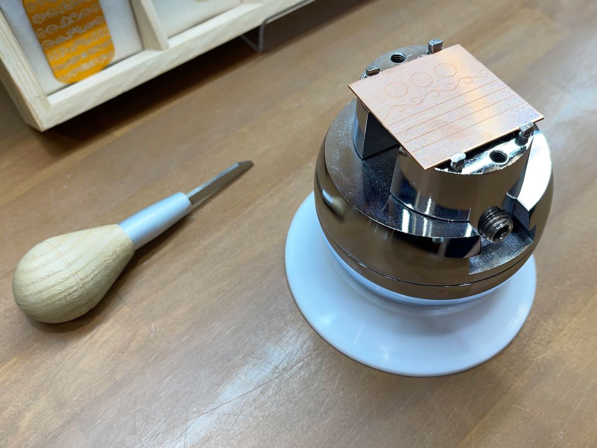 （左から）タガネ、ブロック