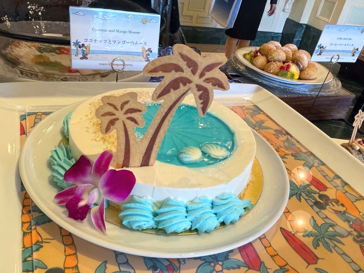「ココナッツとマンゴーのムース」ブッフェ台