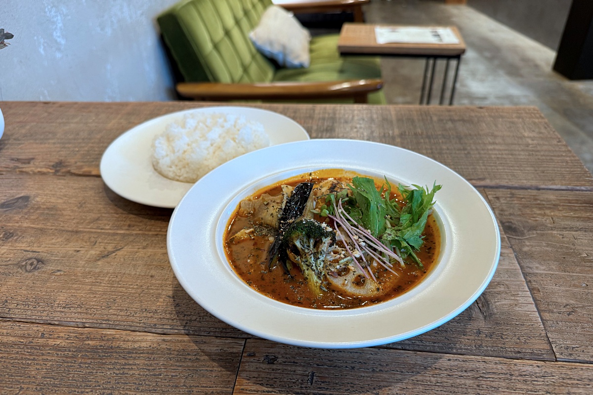 「豚しゃぶと焦がしキャベツチーズカリー」1450円