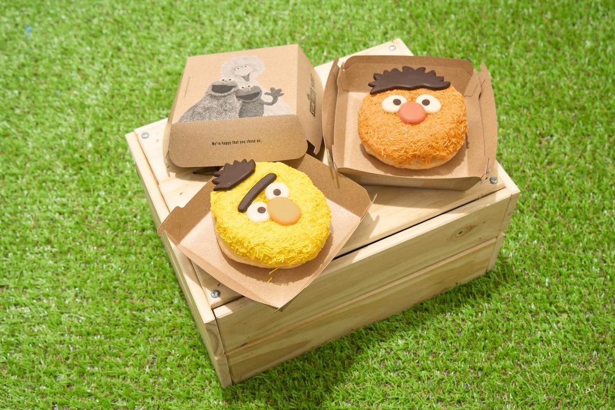 左から「バート（バナナ＆ホワイトチョコレート）」「アーニー（オレンジ）」各590円