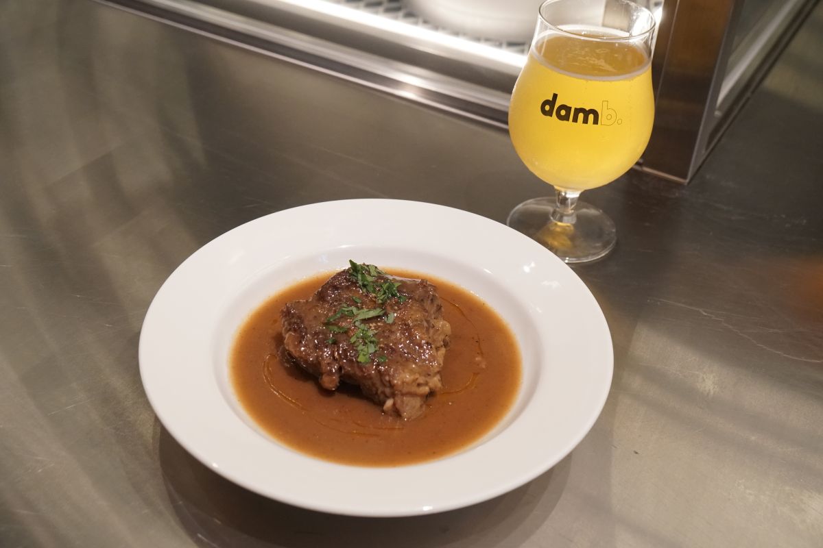 「牛肉のビール煮込み」3000円