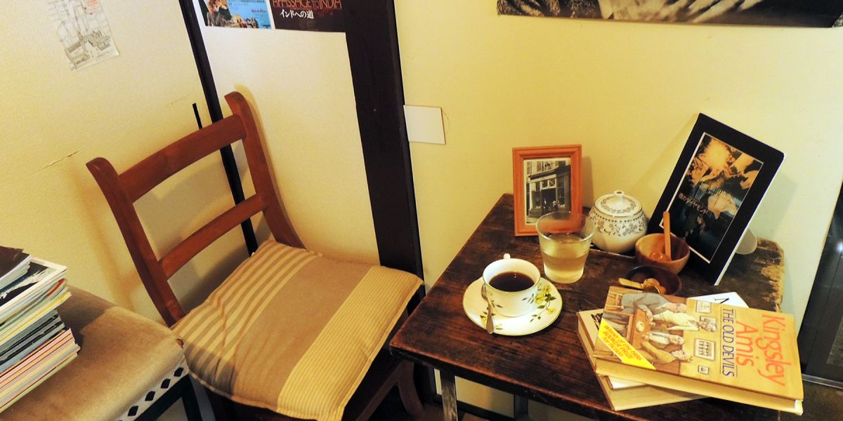 【神奈川・横須賀】上町（うわまち）で見つけた、常連になりたくなる本とコーヒーの店「AMIS」
