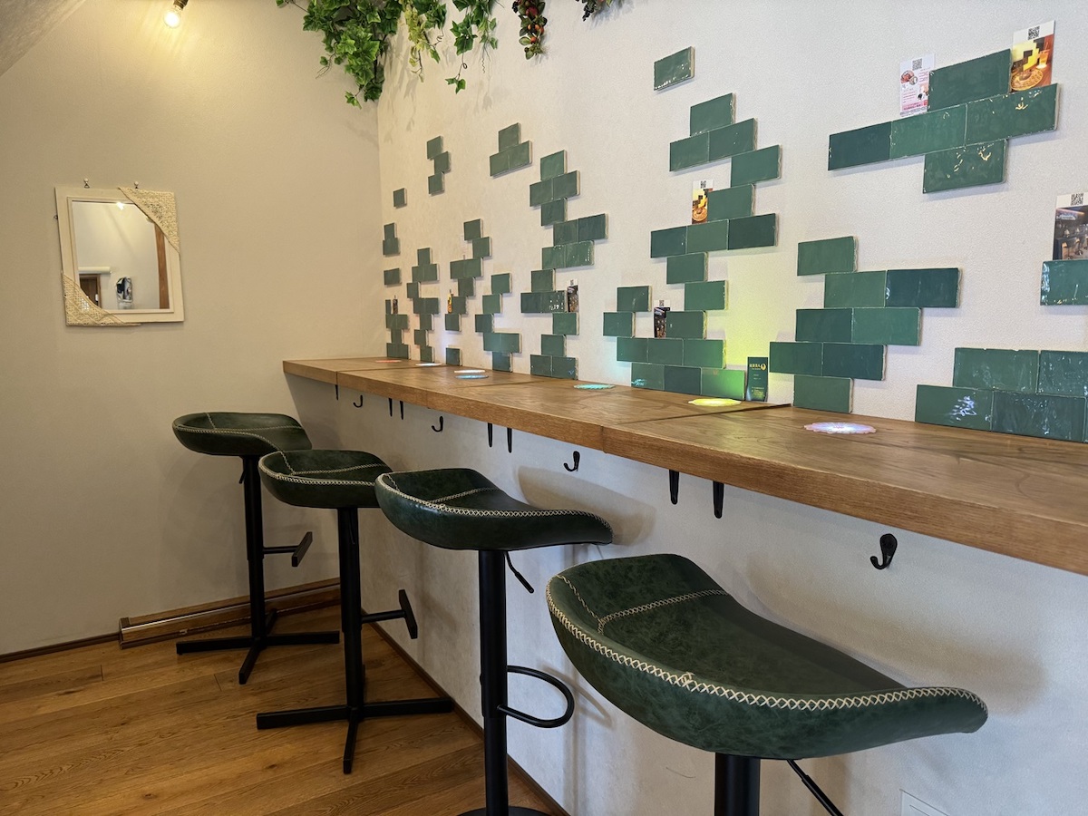 1階奥のカウンター席