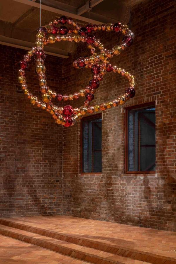 ジャン＝ミシェル・オトニエル《エデンの結び目》2020年