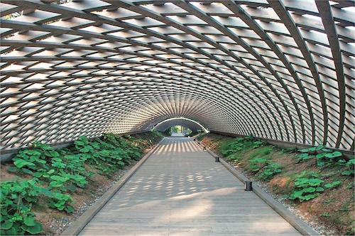 安藤忠雄《四季のアーケード》2001年