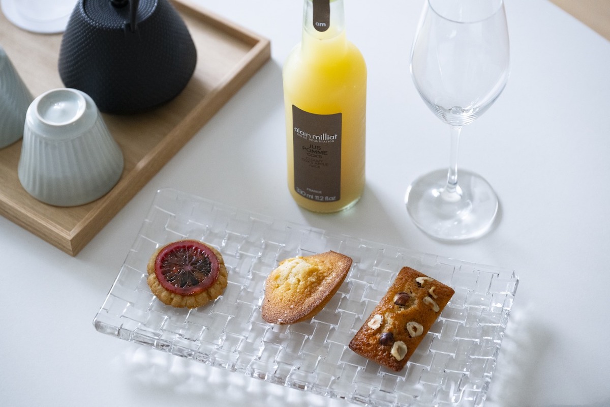 ウェウカムドリンク＆スイーツでひとやすみ