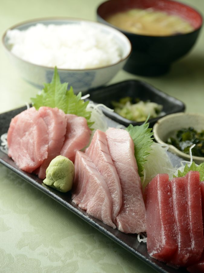 まぐろ三点盛り定食1620円