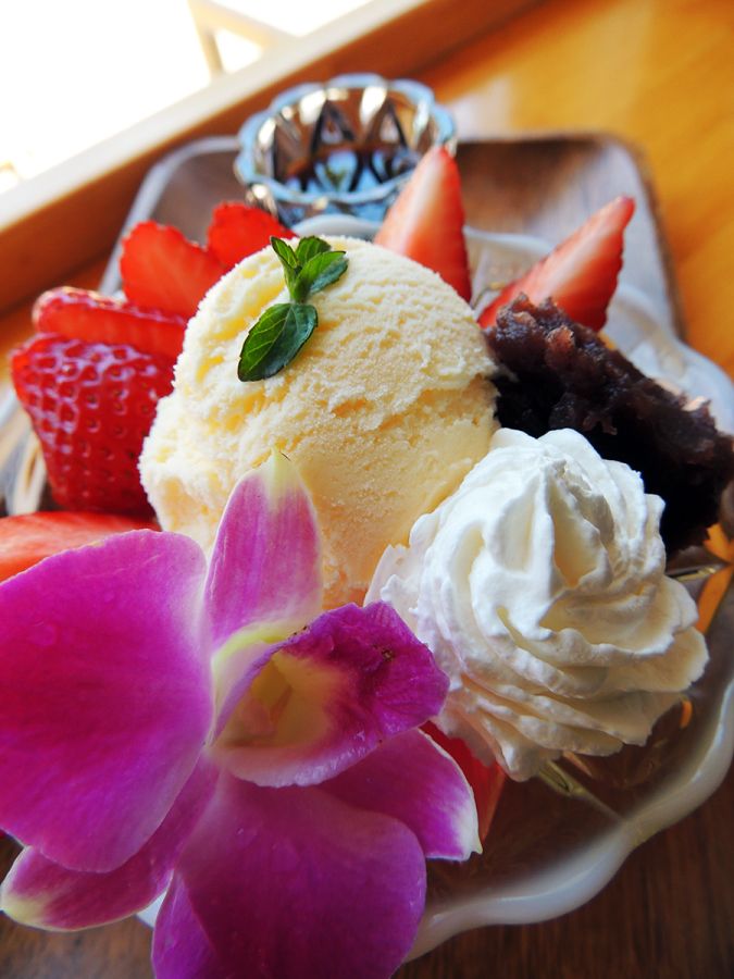 三浦 朝採れいちごのクリームあんみつ1200円