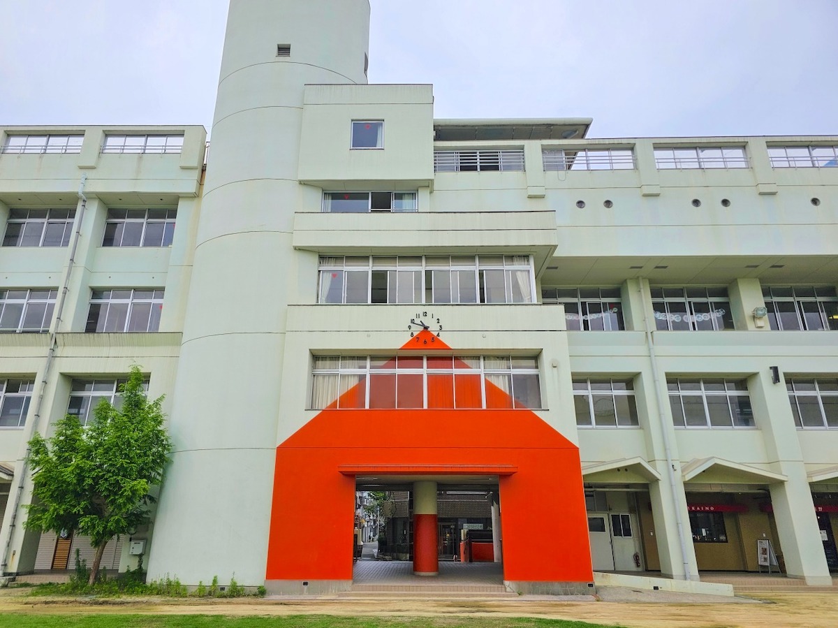 各線鶴橋駅から歩いて15分ほど。コリアンタウンからすぐそこの場所です。