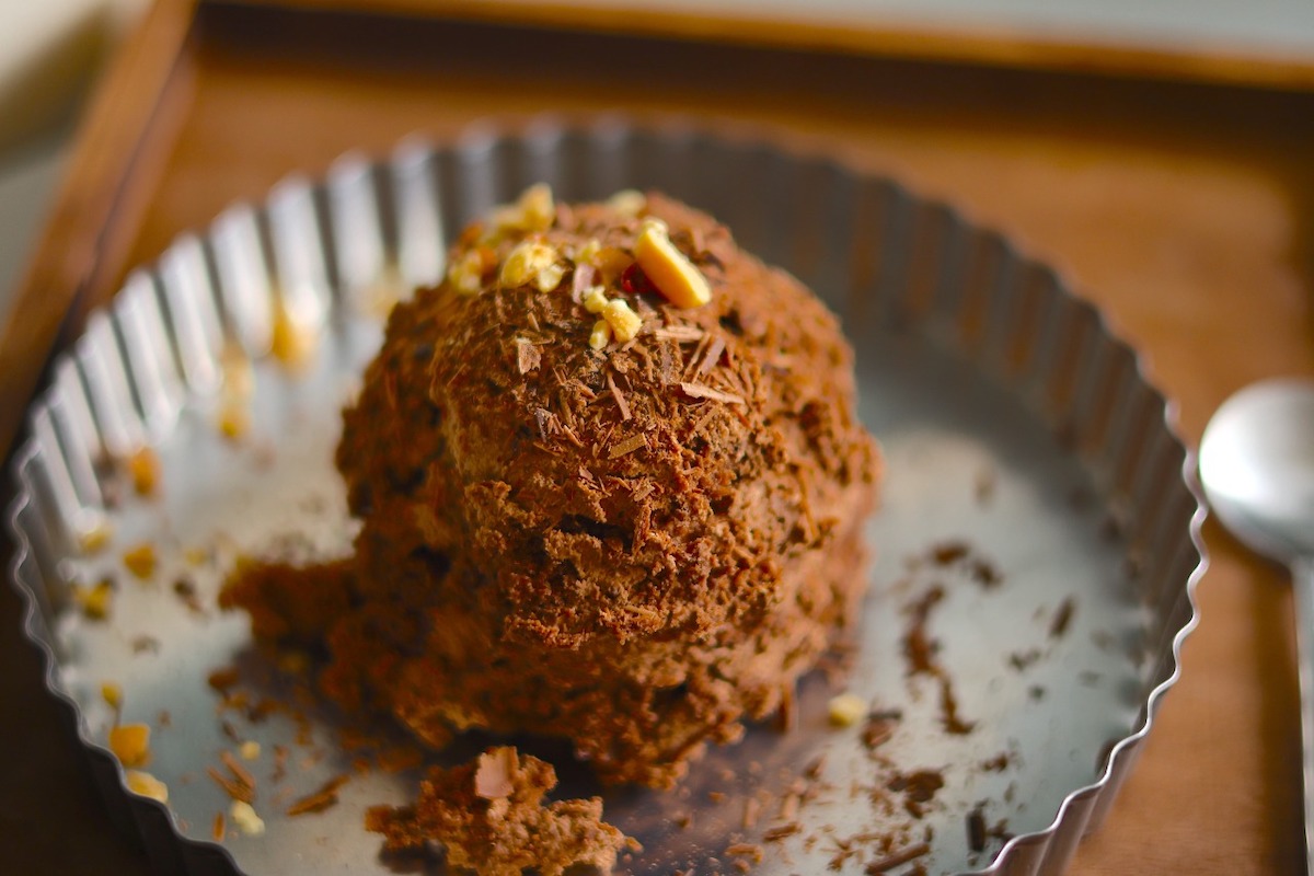 チョコレートムースケーキは、濃密でありながらペロリといけちゃうなめらかさ