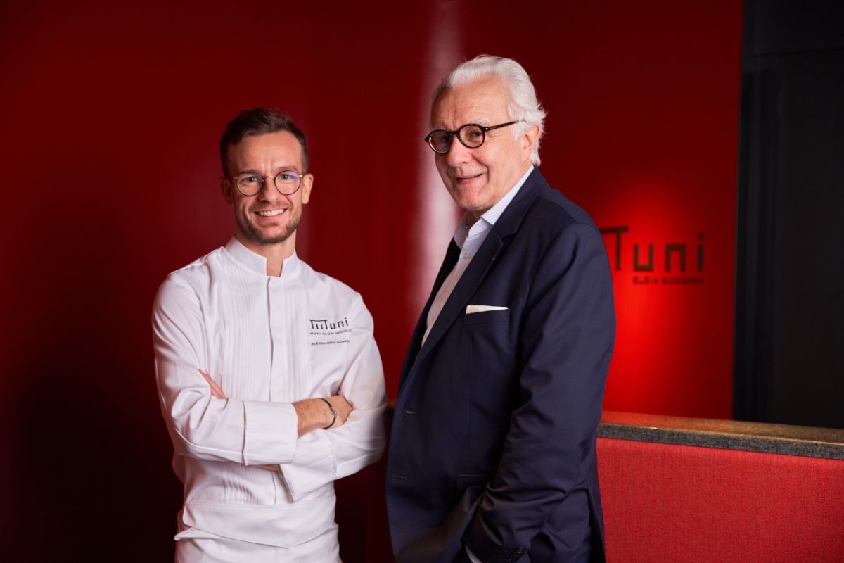 左からシェフのアレッサンドロ・ガルディアーニ、アラン・デュカス