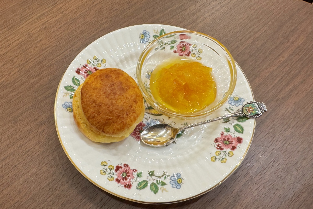 「自家製ジャムとバターのスコーン」500円