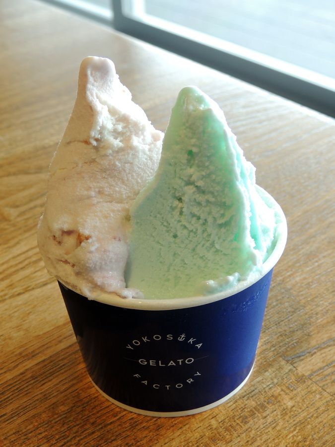 ジェラート2フレーバー580円。12種のフレーバーから好きな2種を選べます。写真はチェリーチーズケーキと青空と雲のクリーム