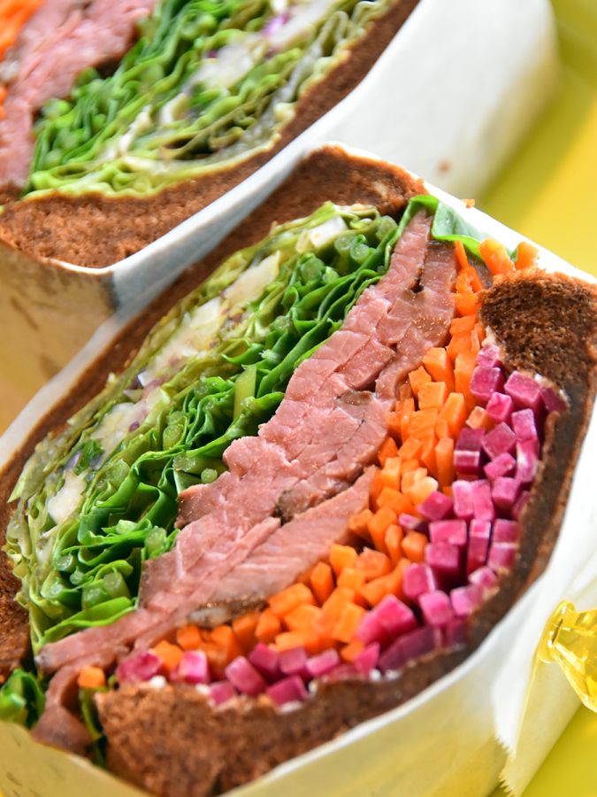 マリーナロースティー2800円は横須賀店限定のビッグサイズサンドウィッチ